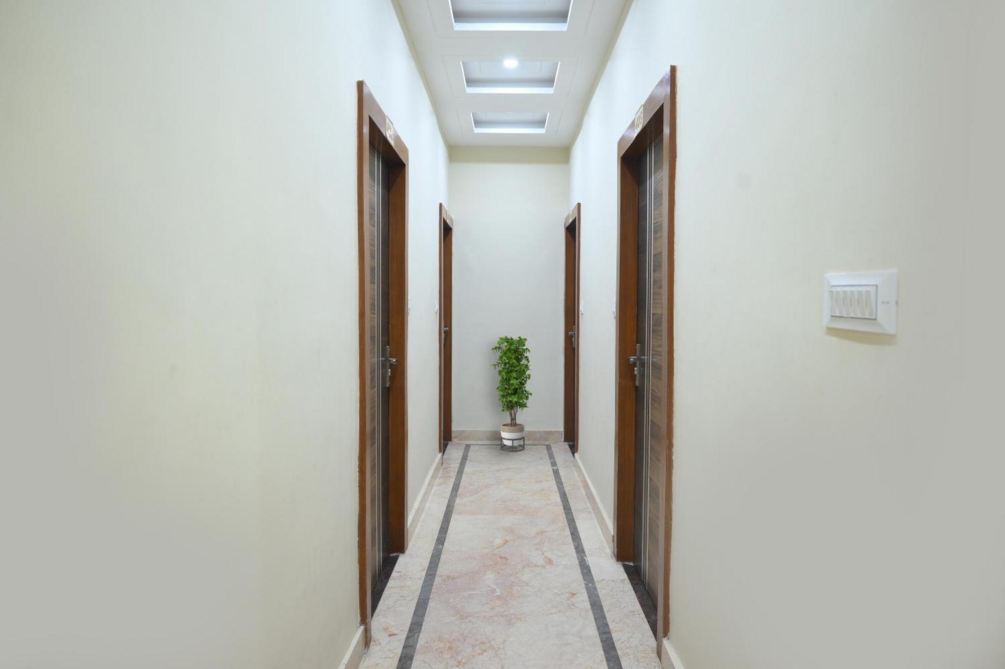 Townhouse Oak Hotel Ar Ganges Premium バラナシ エクステリア 写真